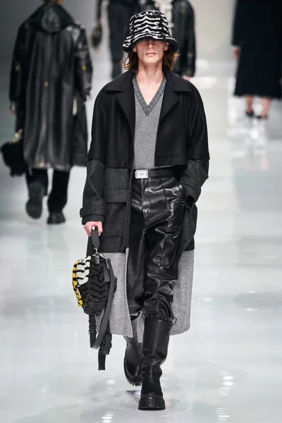 Look 13